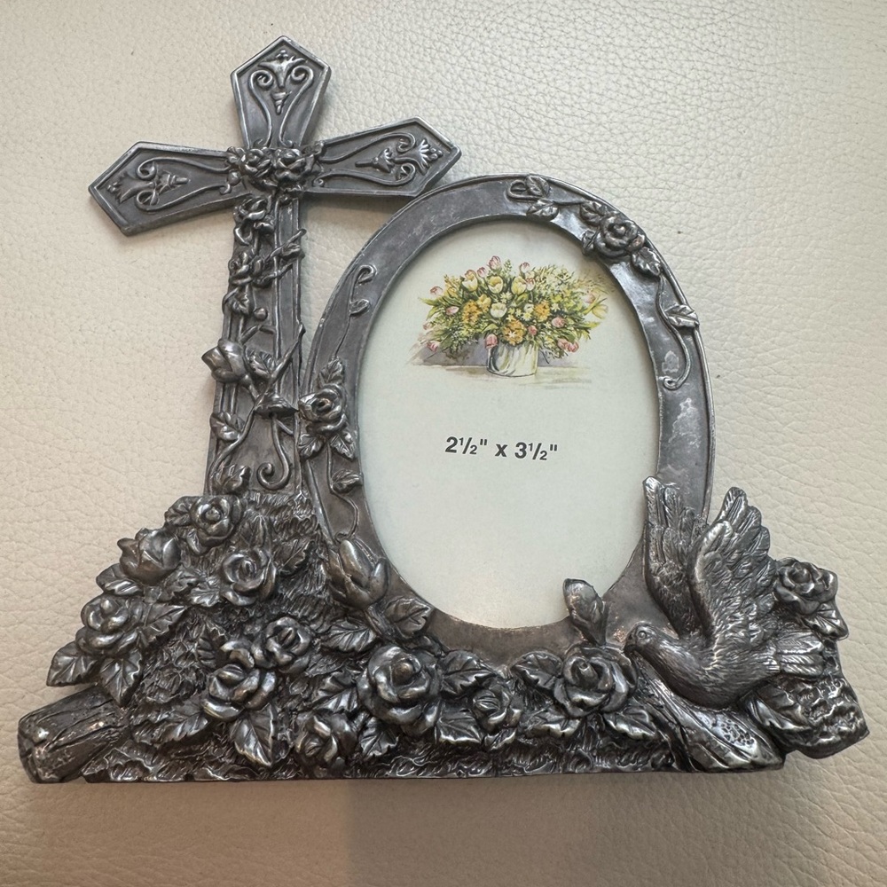 H - K Perfect Pewter Floral Cross Photo Frame - Picture 7 of 9